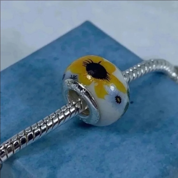 Yellow sunflower Murano glass charm bead - Picture 2 of 4